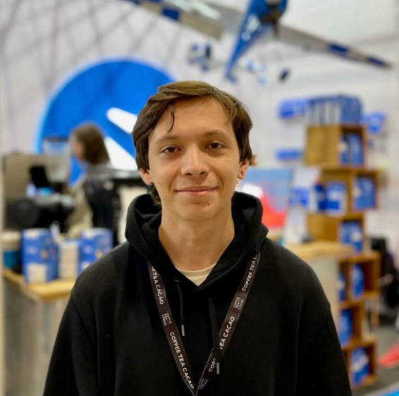 Влад Мельников